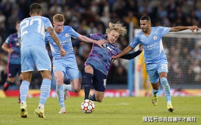 九游娱乐互动中心-包含羽毛球小组赛，塞外海豚队与东城铁骑队翻盘，阵地战处理得当！防线高度稳定的词条