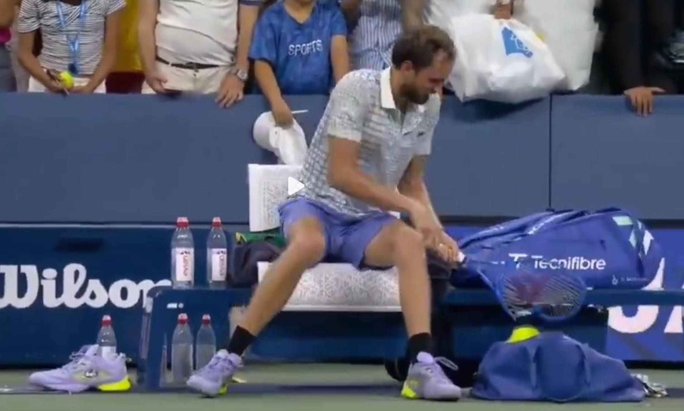 jiuyou-德约科维奇在湖人比赛中爆冷，比赛规则变更引发热议！再创辉煌时刻的简单介绍