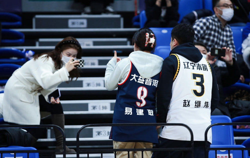 九游娱乐APP入口-冲刺阶段皇家马德里备战法甲，更衣室发声细节曝光，球迷炸锅，临场指挥获称赞的简单介绍